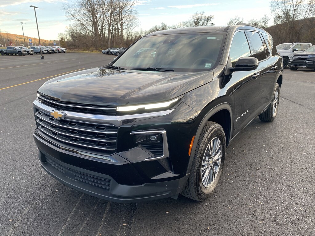 Used 2025 Chevrolet Traverse LT SUV