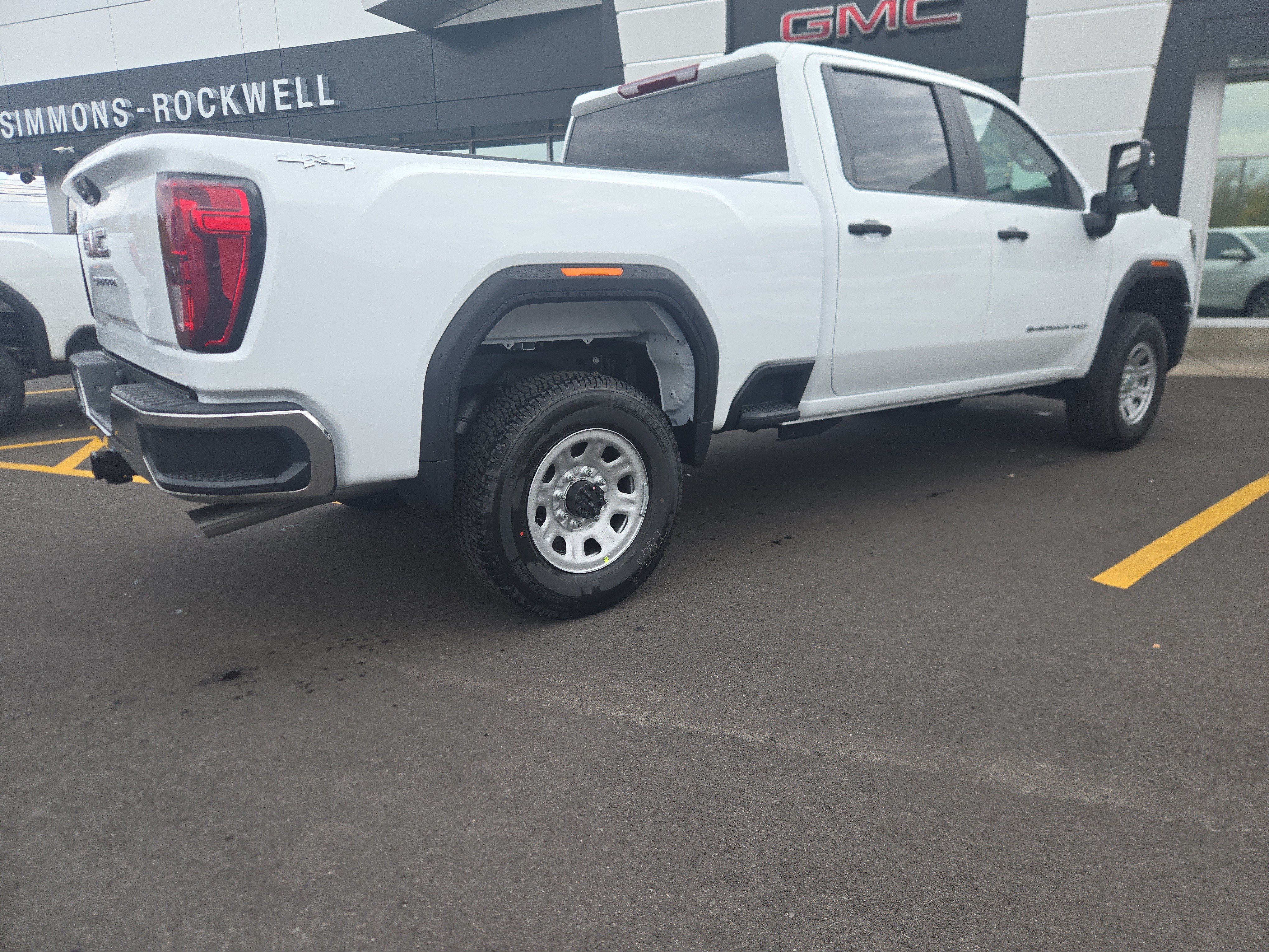 2026 GMC Sierra 3500HD Pro - Photo 15