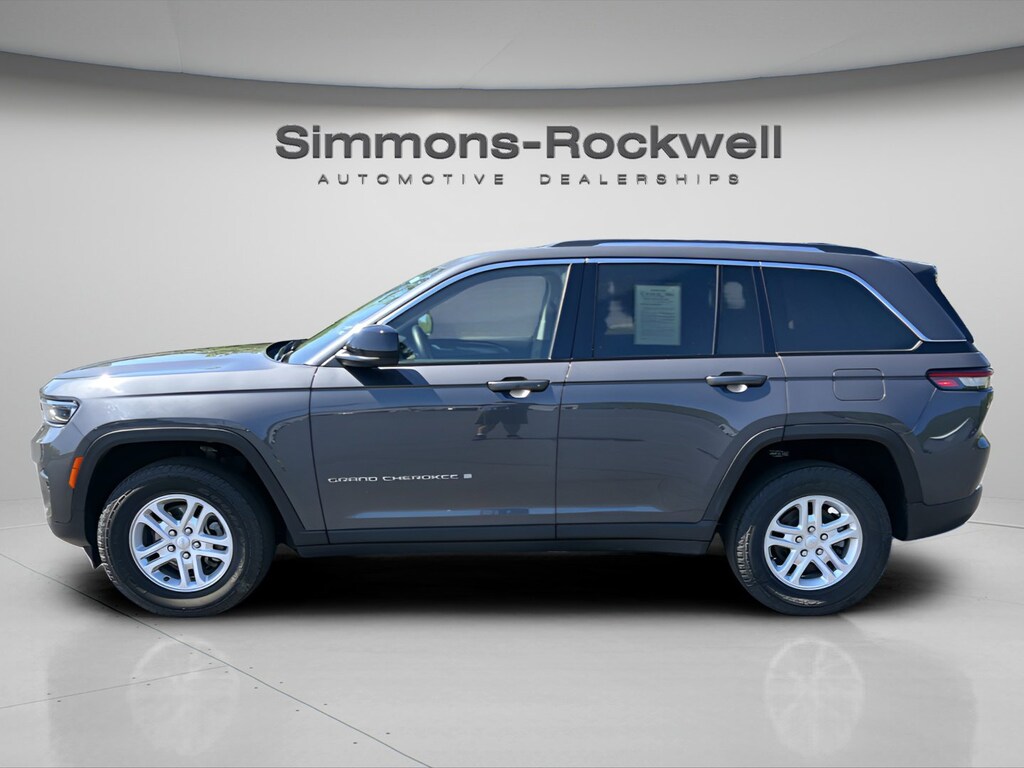 Used 2022 Jeep Grand Cherokee Laredo SUV