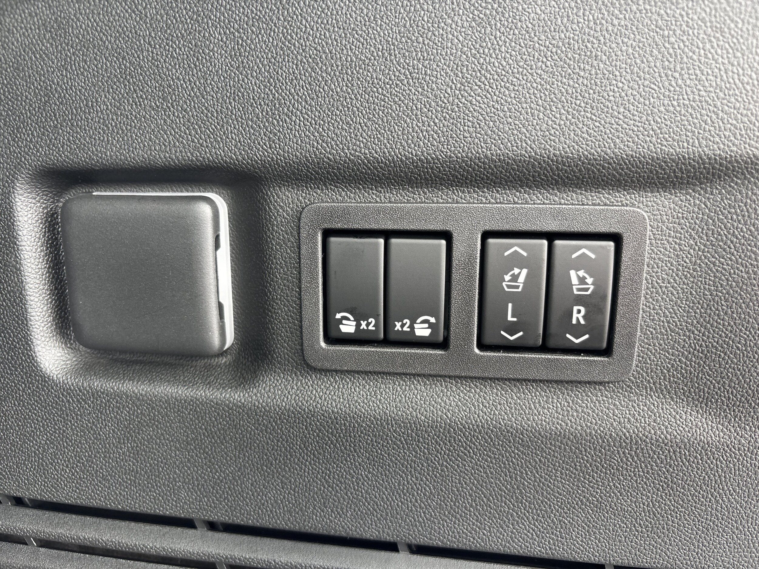 2026 GMC Yukon XL Elevation - Photo 10