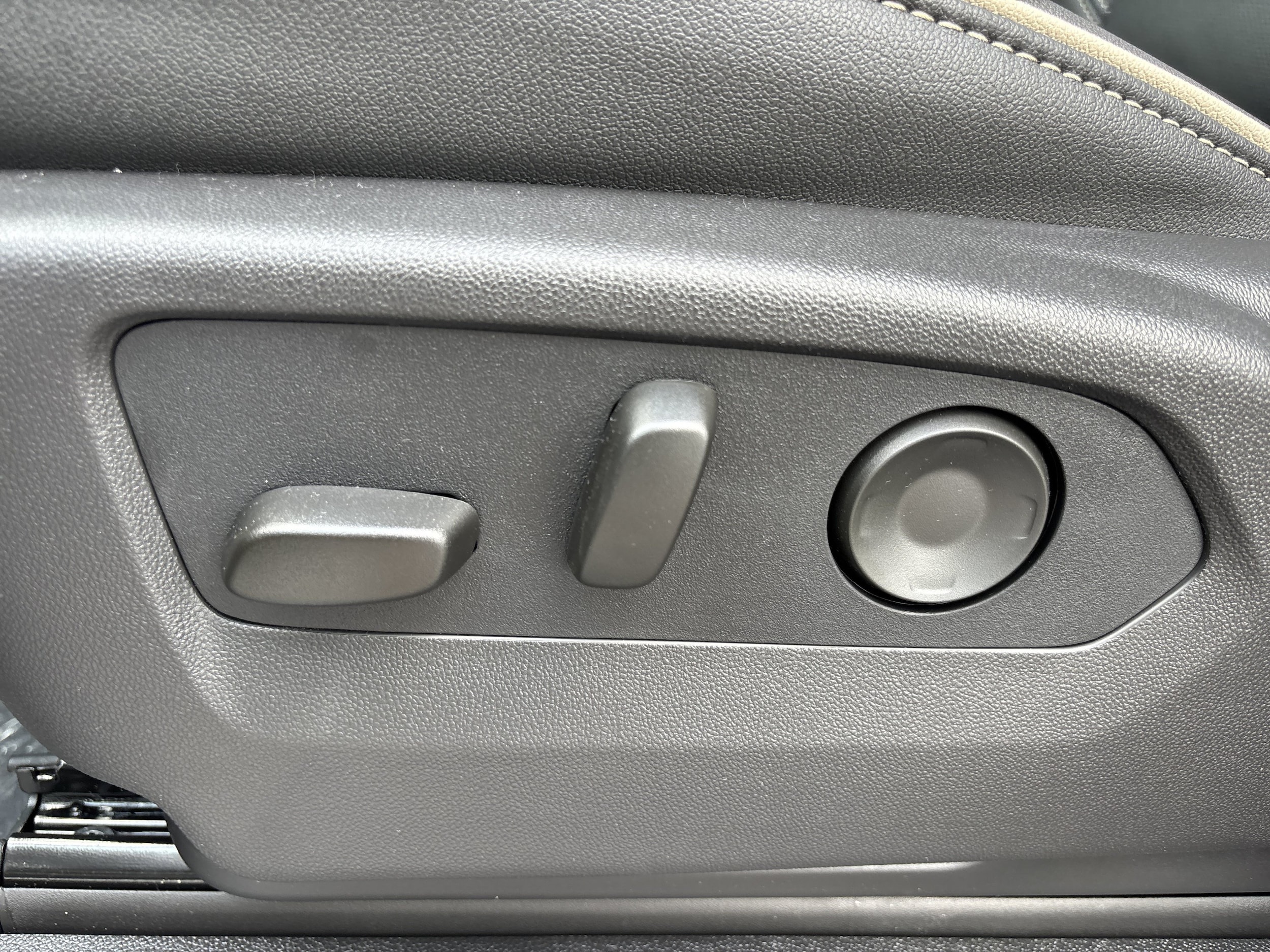 2026 GMC Yukon XL Elevation - Photo 14