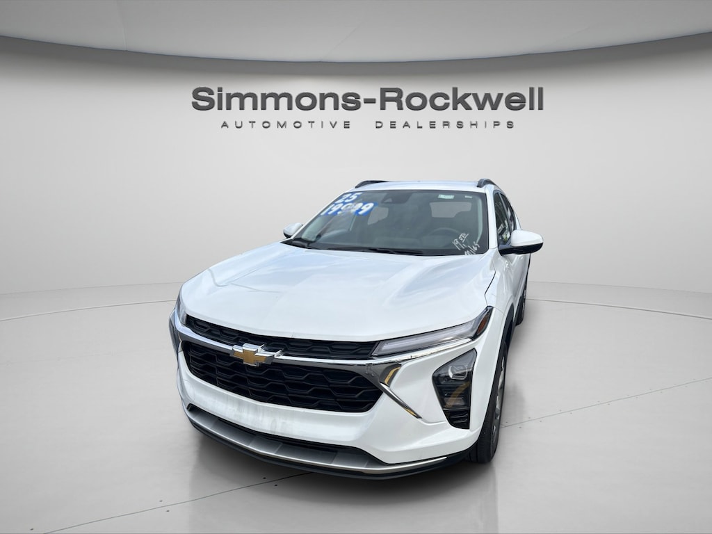 Used 2025 Chevrolet Trax LT SUV