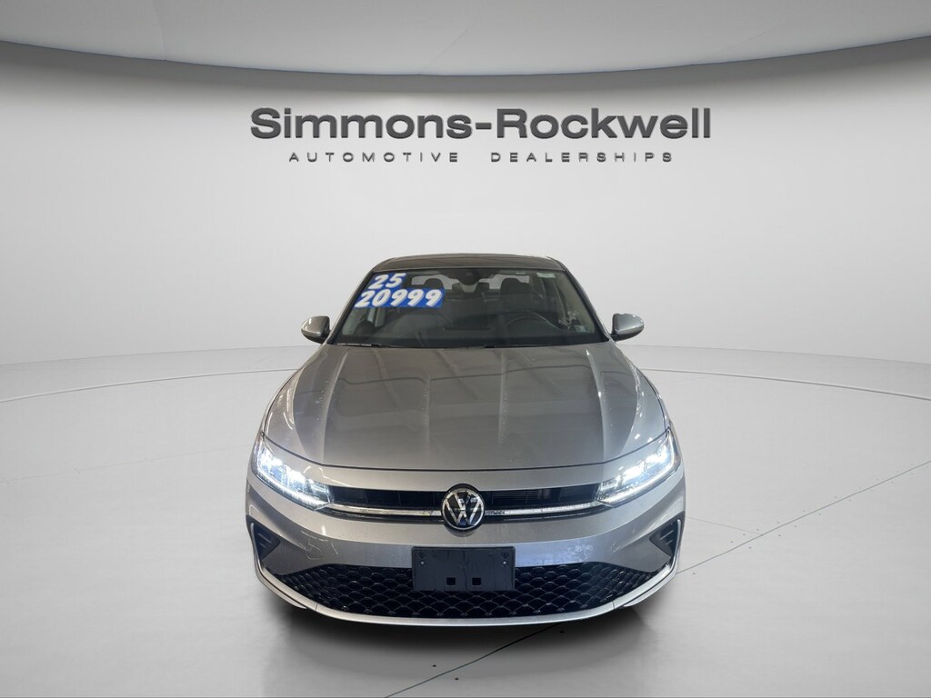 Used 2025 Volkswagen Jetta SE Sedan