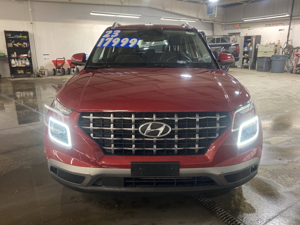 Used 2023 Hyundai Venue Limited SUV