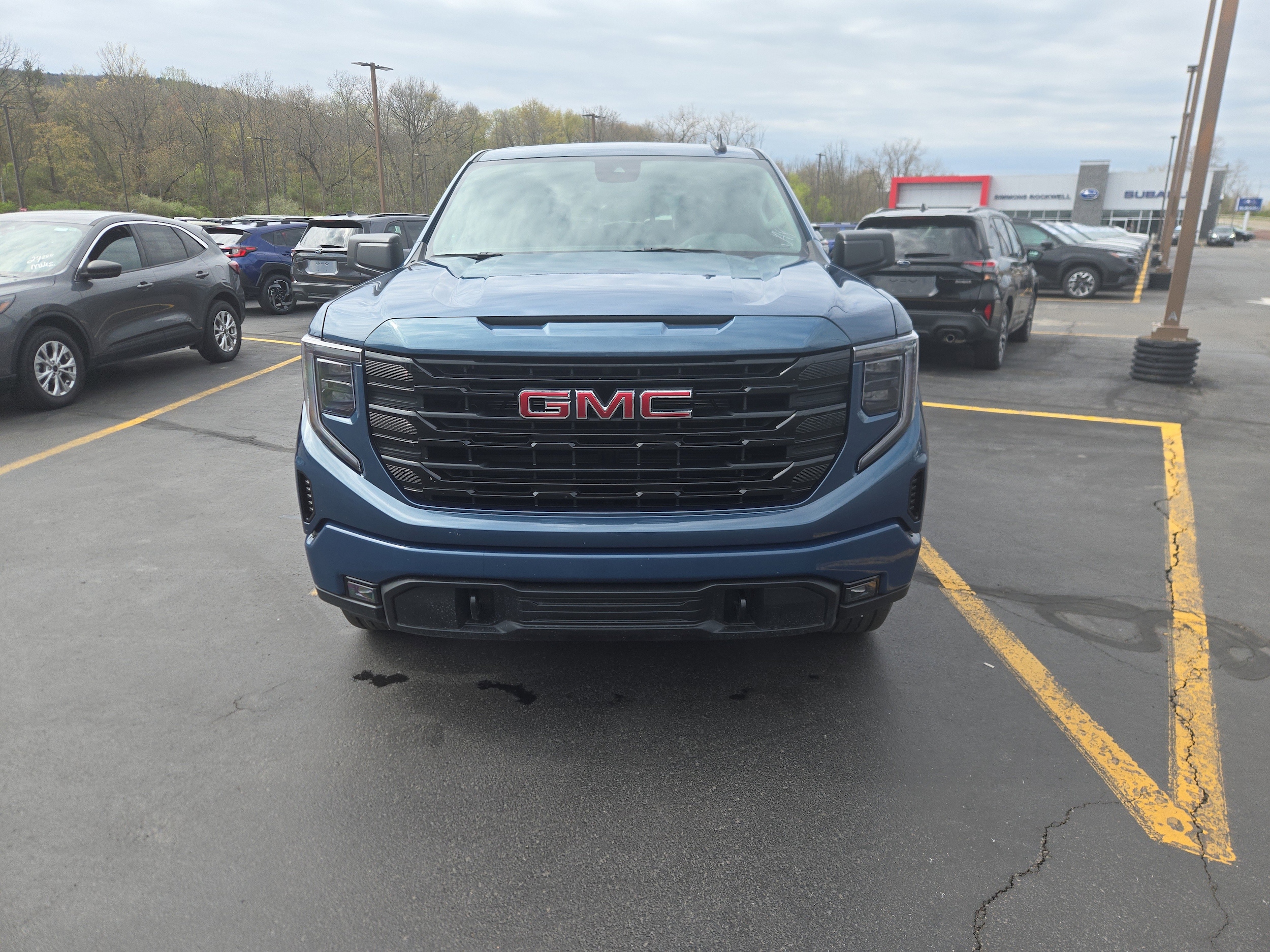 2026 GMC Sierra 4WD Crew Cab Short Box Elevation's photo