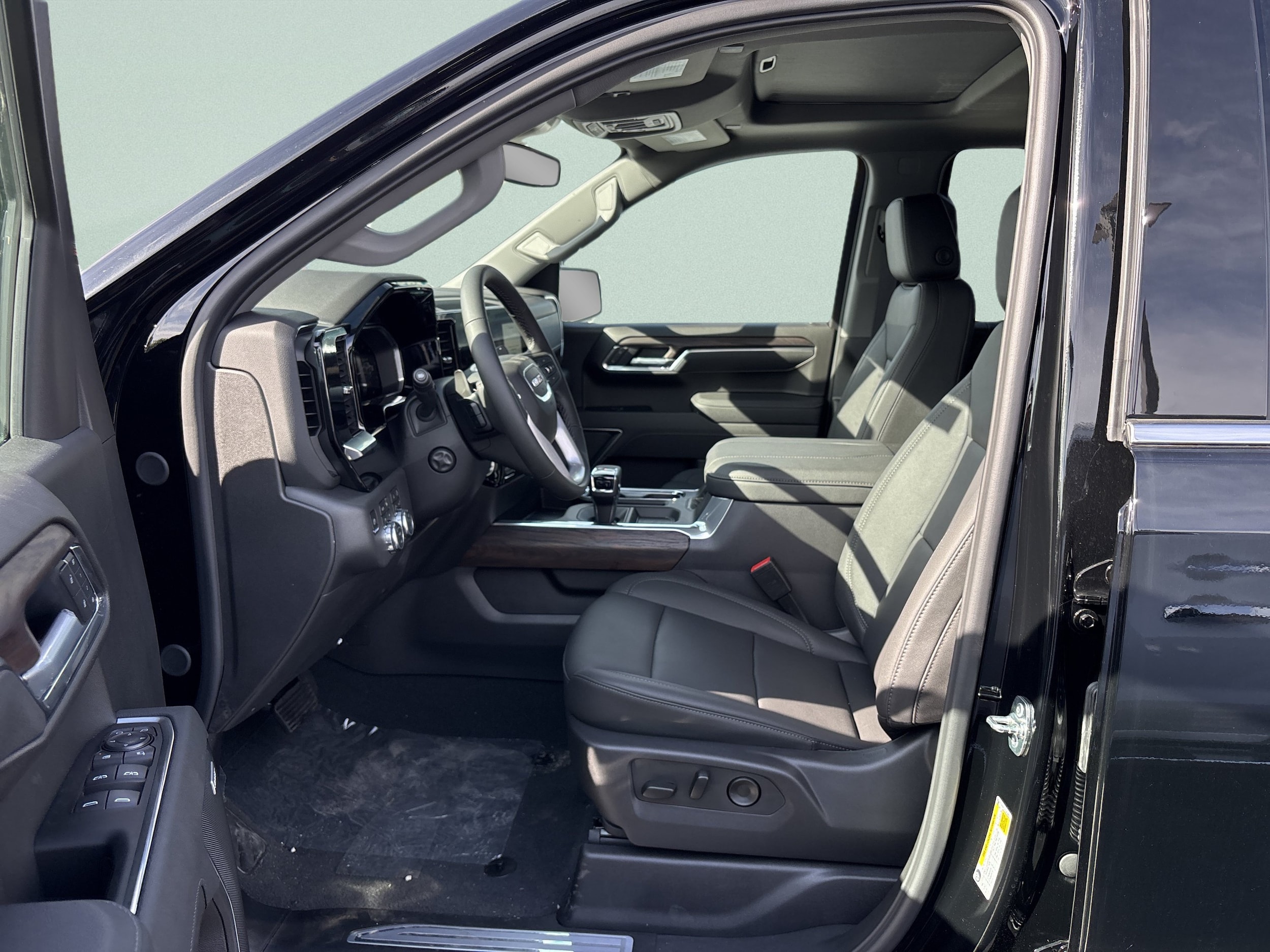 2026 GMC Sierra 1500 SLT - Photo 12
