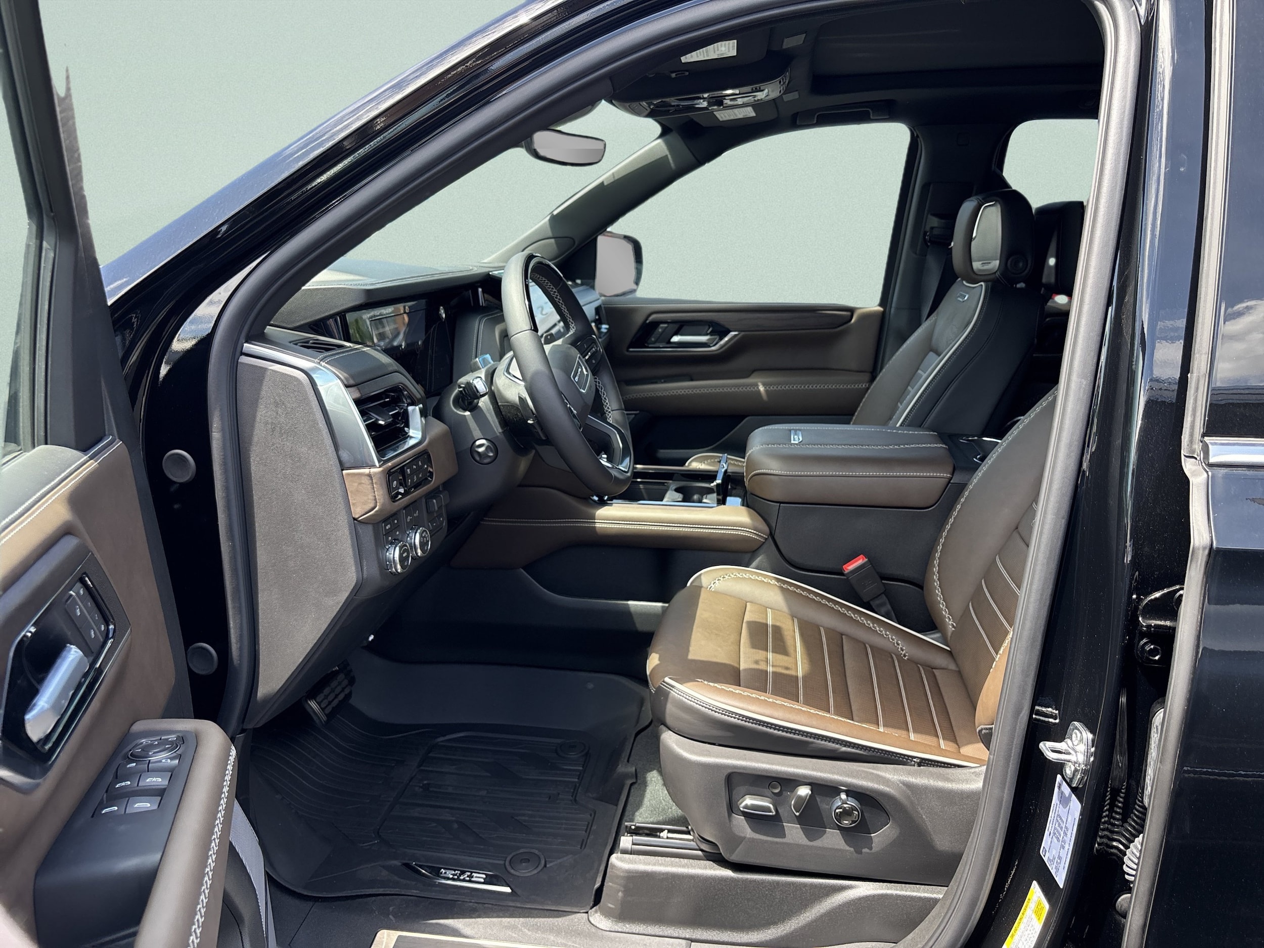 2026 GMC Yukon XL Denali Ultimate - Photo 13