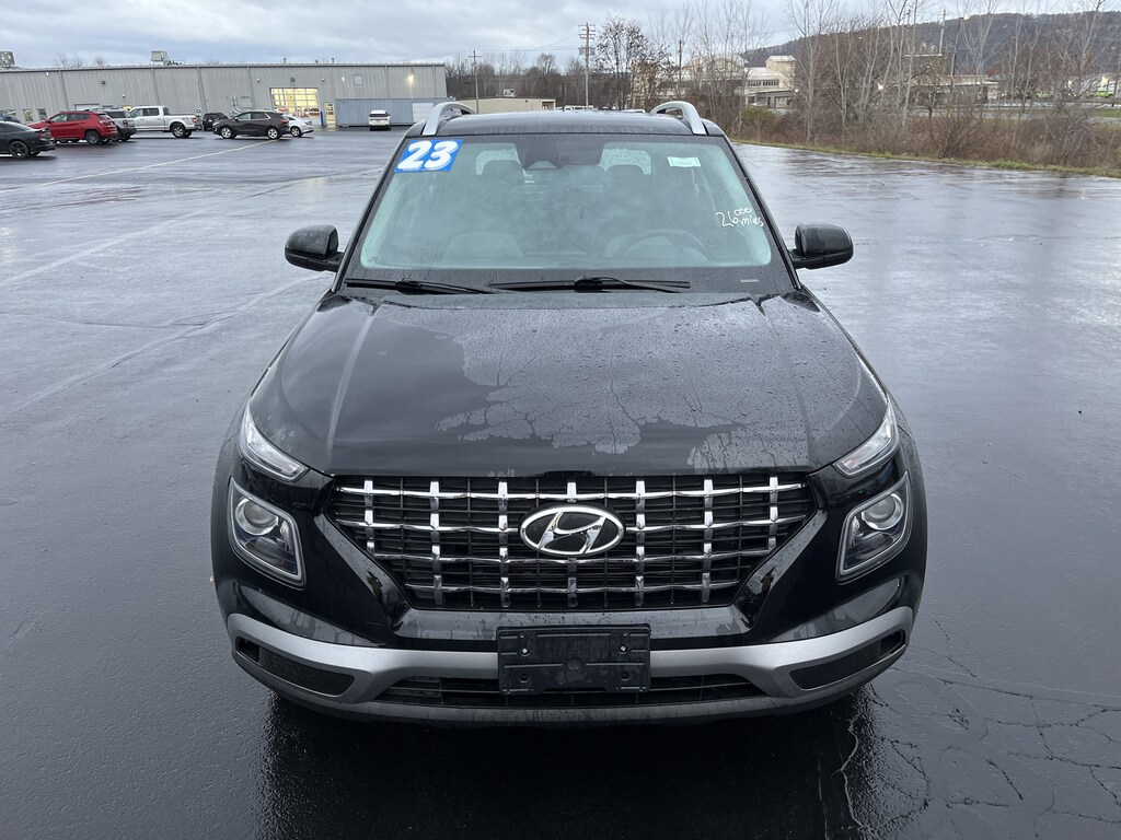 Used 2023 Hyundai Venue SEL SUV
