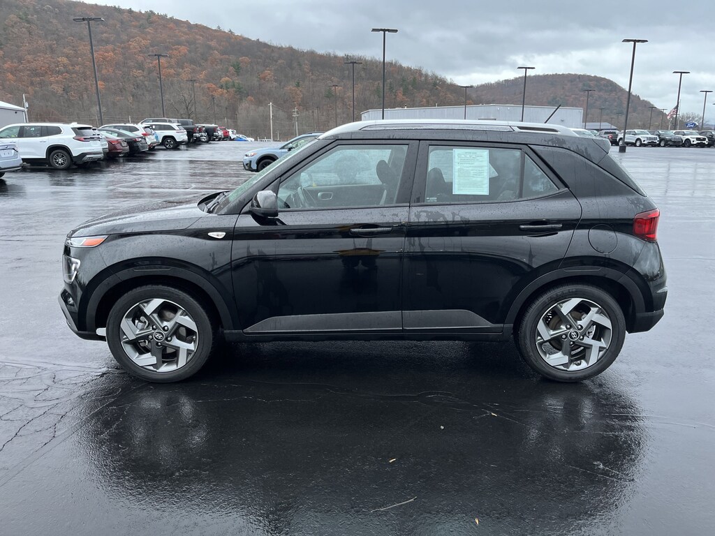 Used 2023 Hyundai Venue SEL SUV
