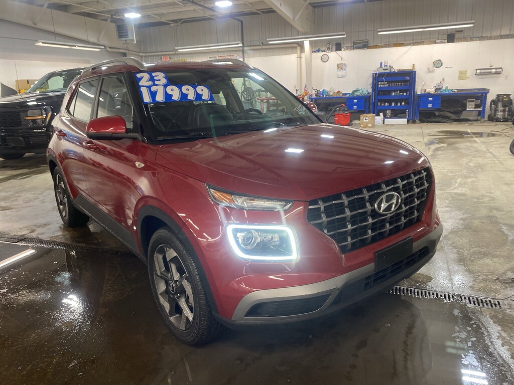 Used 2023 Hyundai Venue Limited SUV
