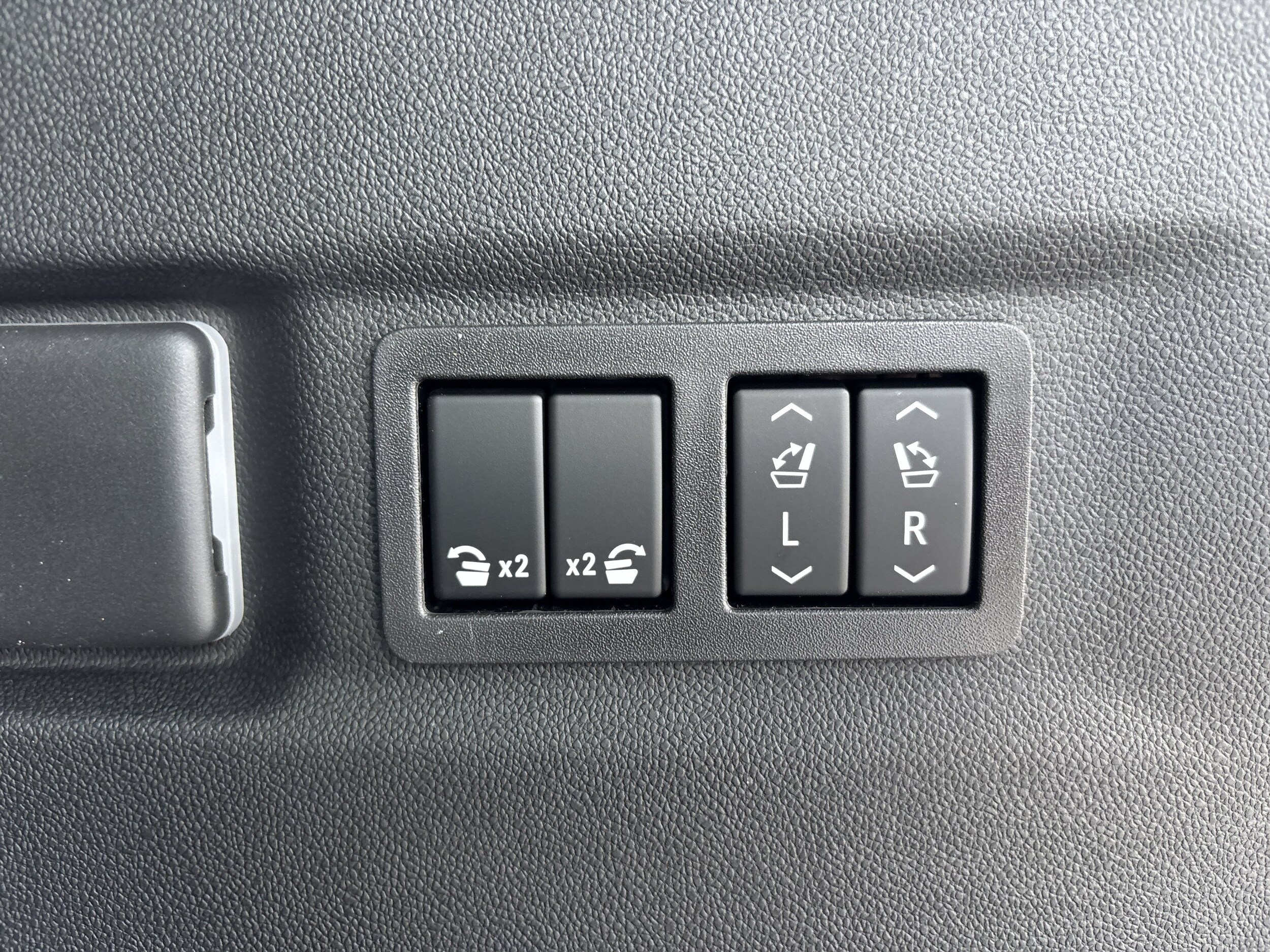 2026 GMC Yukon XL Denali Ultimate - Photo 11