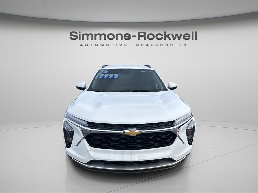 Used 2025 Chevrolet Trax LT SUV