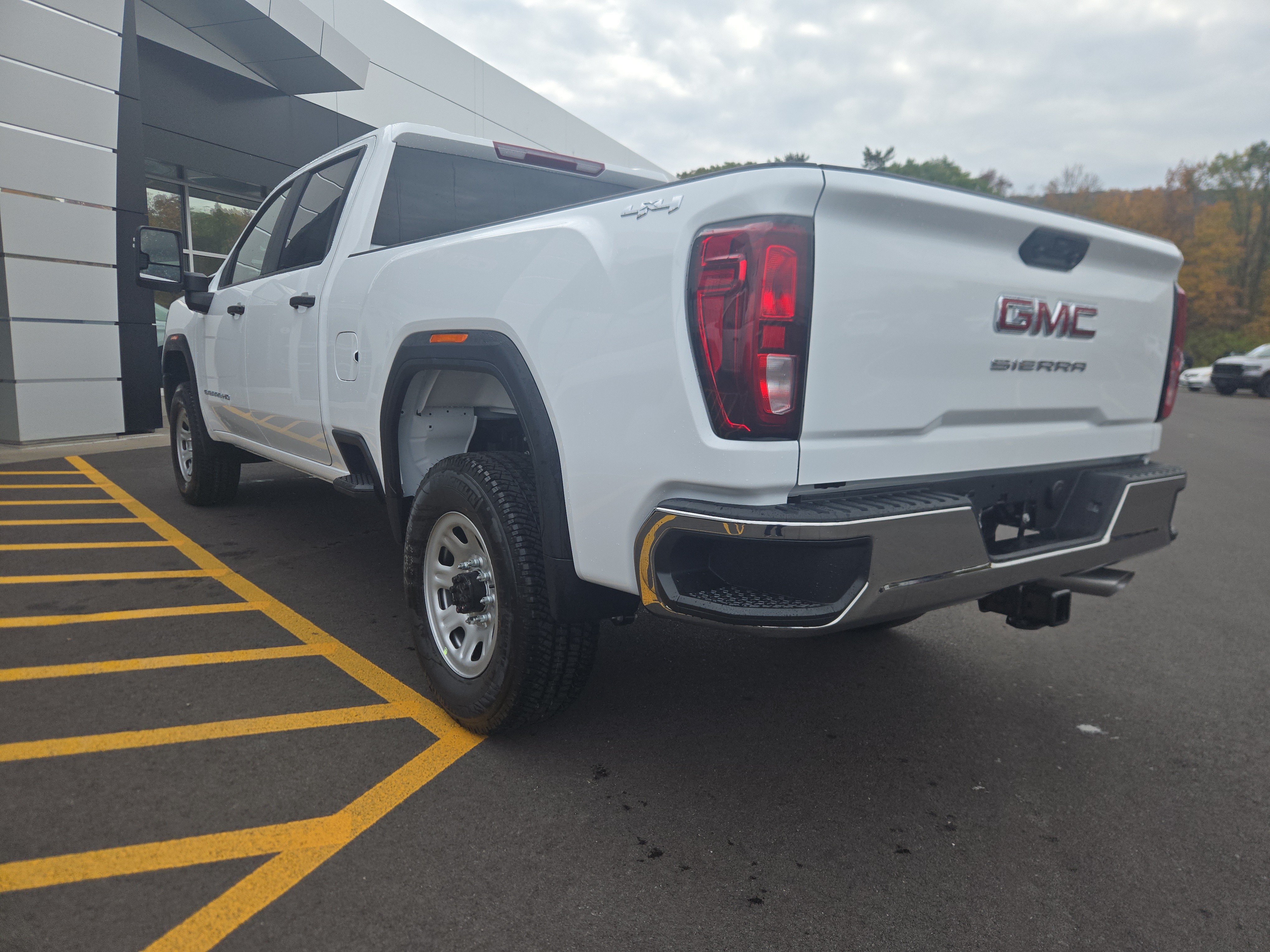 2026 GMC Sierra 3500HD Pro - Photo 8
