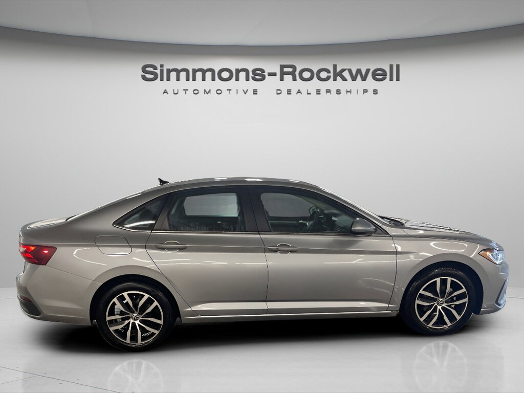 Used 2025 Volkswagen Jetta SE Sedan