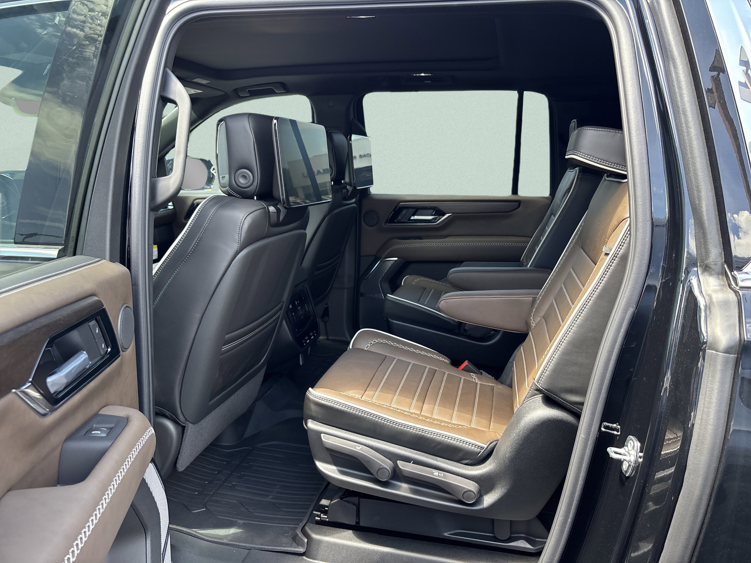 2026 GMC Yukon XL Denali Ultimate - Photo 23