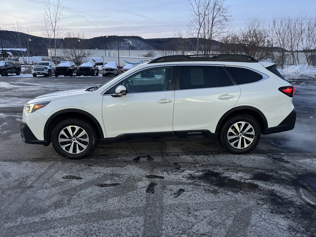 Used 2022 Subaru Outback Premium SUV
