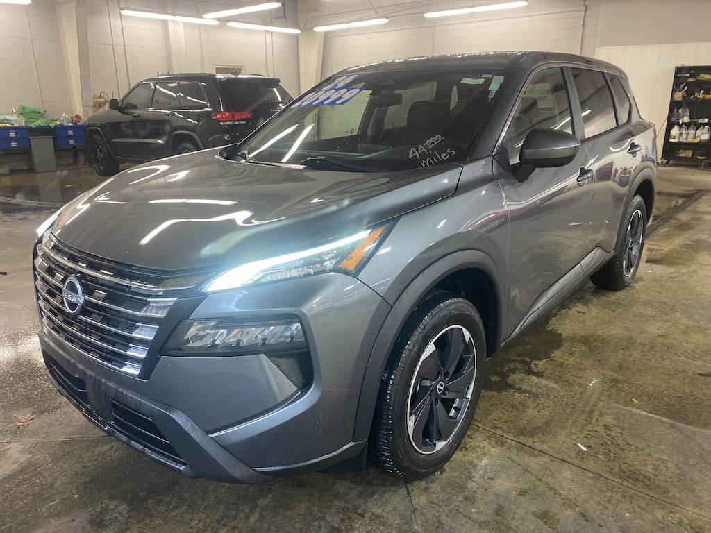 Used 2024 Nissan Rogue SV