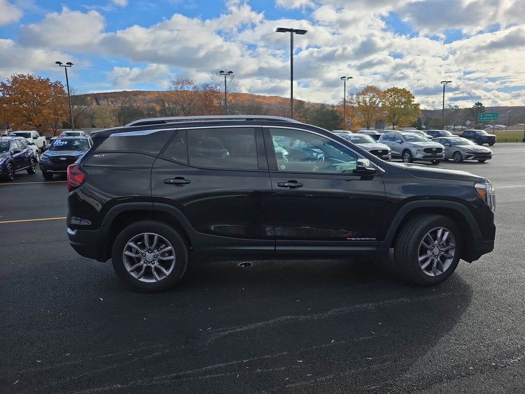 Used 2024 GMC Terrain SLT SUV