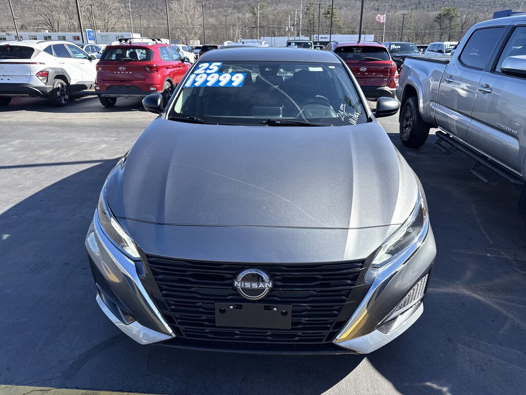 Used 2025 Nissan Altima SV FWD Sedan