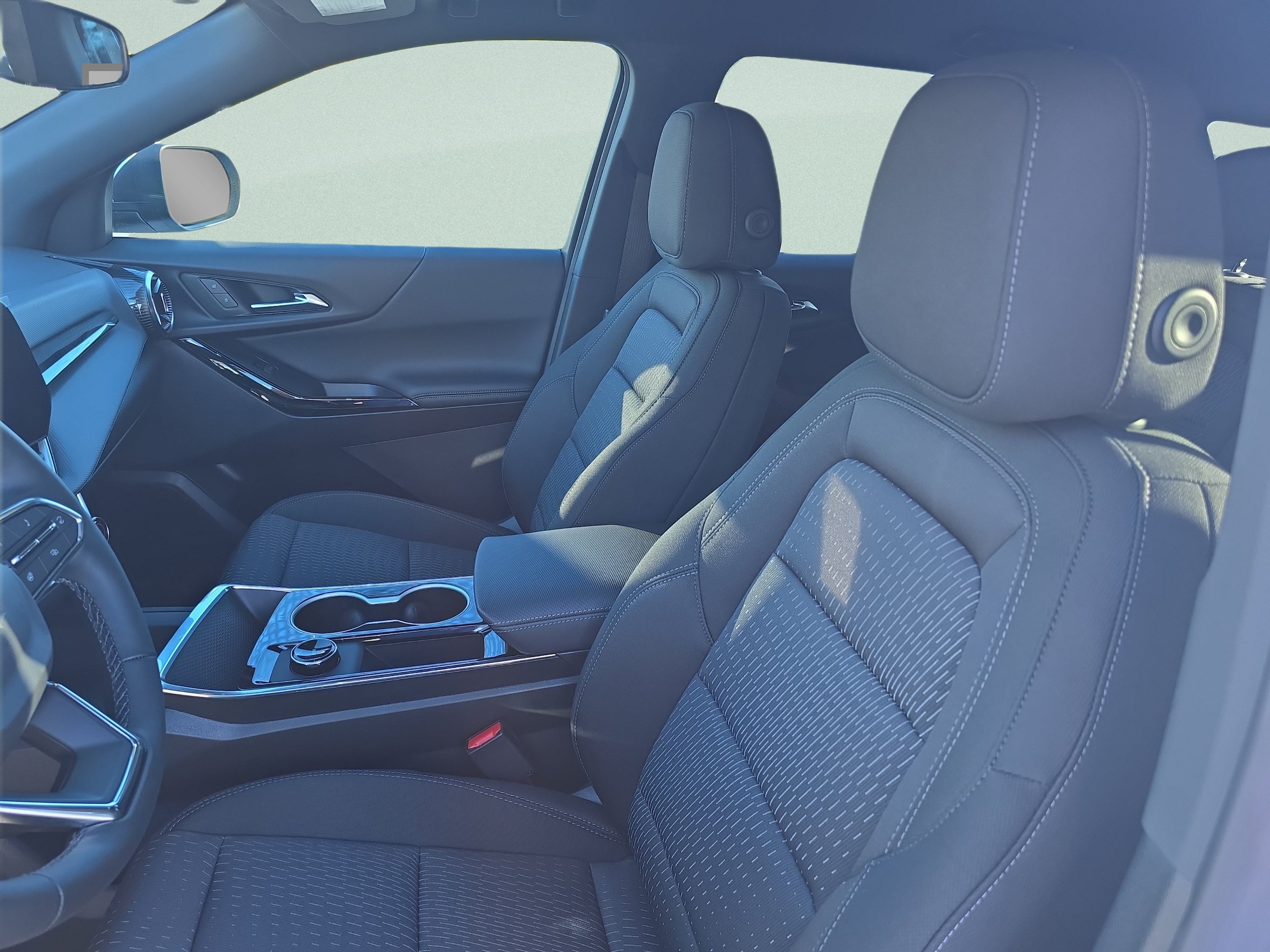 2027 Chevrolet Equinox LT - Photo 12