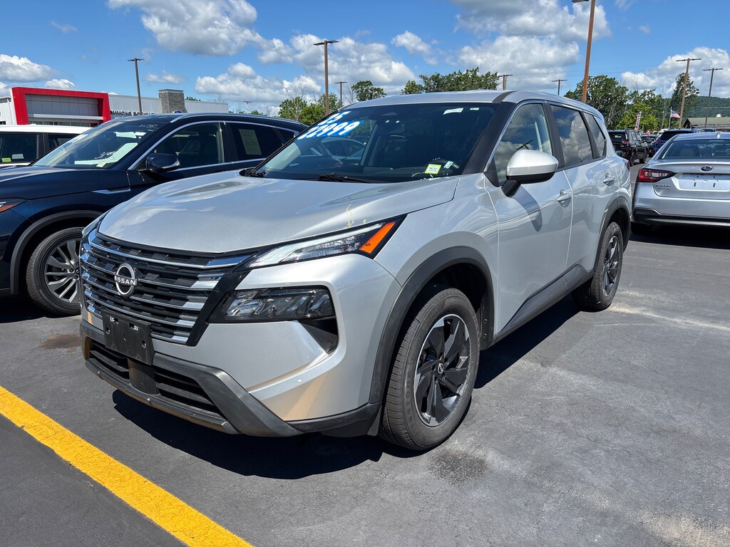 Used 2025 Nissan Rogue SV
