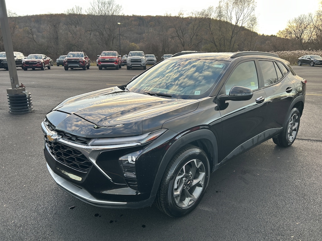 Used 2024 Chevrolet Trax LT SUV