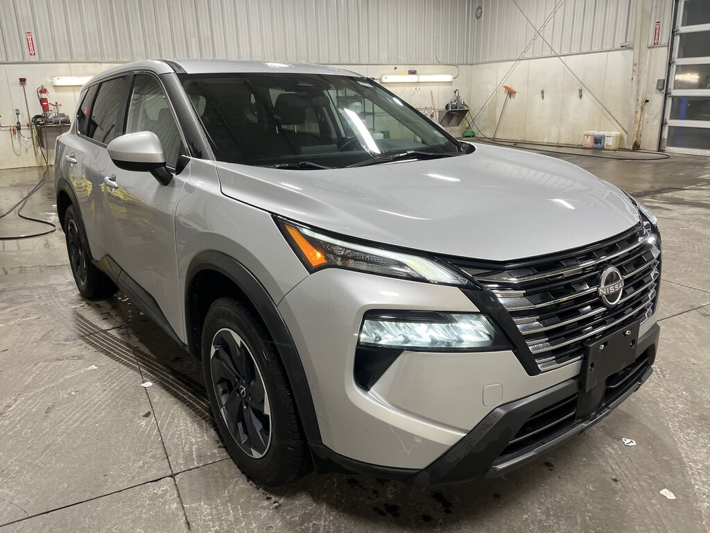 Used 2024 Nissan Rogue SV