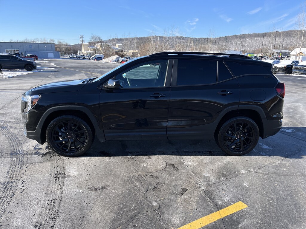 Used 2023 GMC Terrain SLE SUV