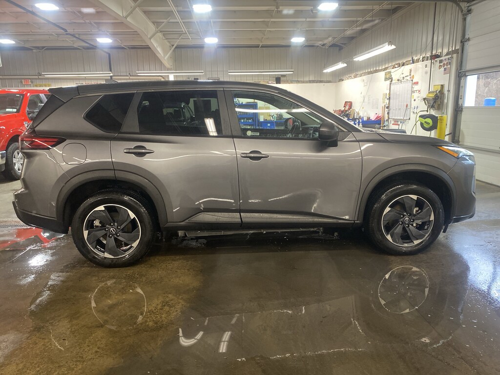 Used 2024 Nissan Rogue SV