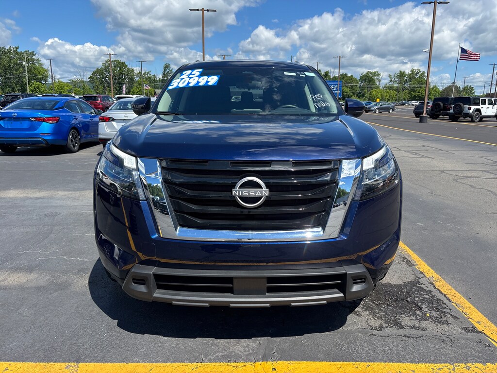 Used 2025 Nissan Pathfinder SV 4WD SUV
