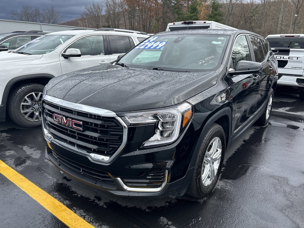 Used 2024 GMC Terrain SLE SUV