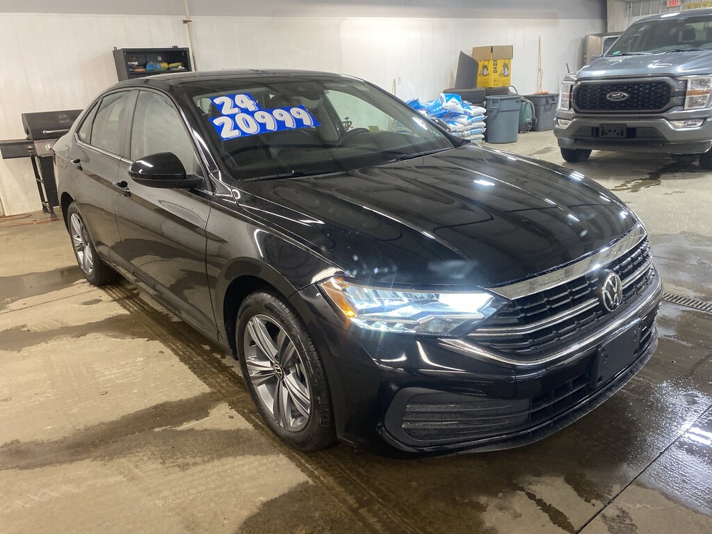 Used 2024 Volkswagen Jetta SE