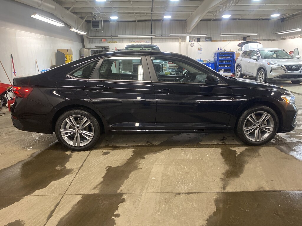 Used 2024 Volkswagen Jetta SE