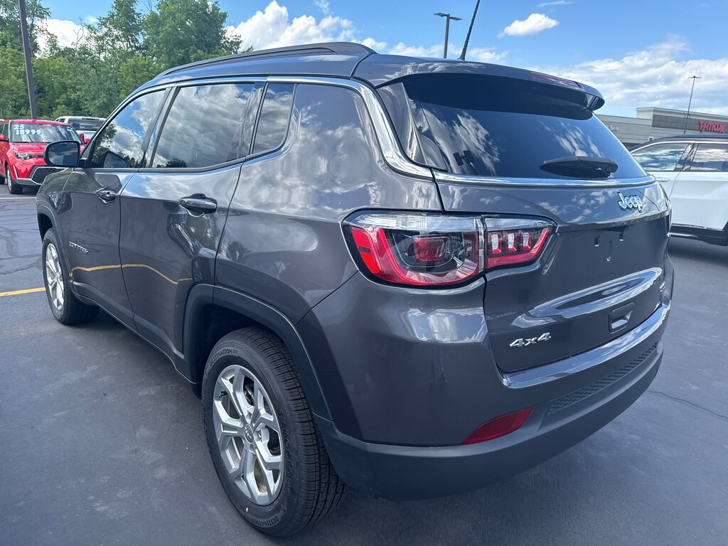 Used 2024 Jeep Compass Latitude 4x4 SUV