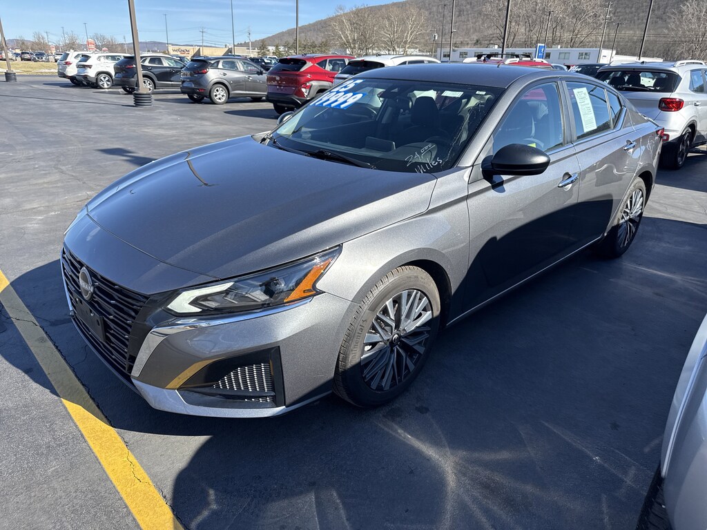 Used 2025 Nissan Altima SV FWD Sedan