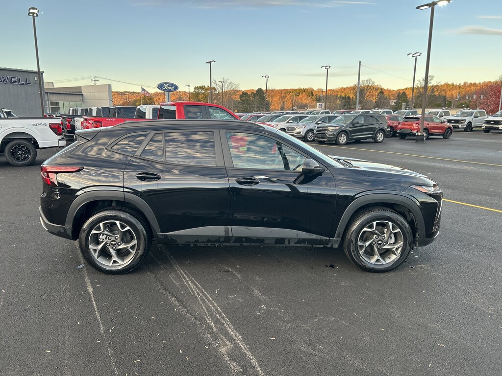 Used 2024 Chevrolet Trax LT SUV