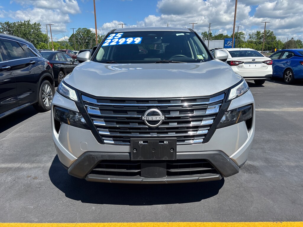 Used 2025 Nissan Rogue SV