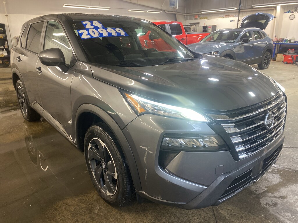 Used 2024 Nissan Rogue SV