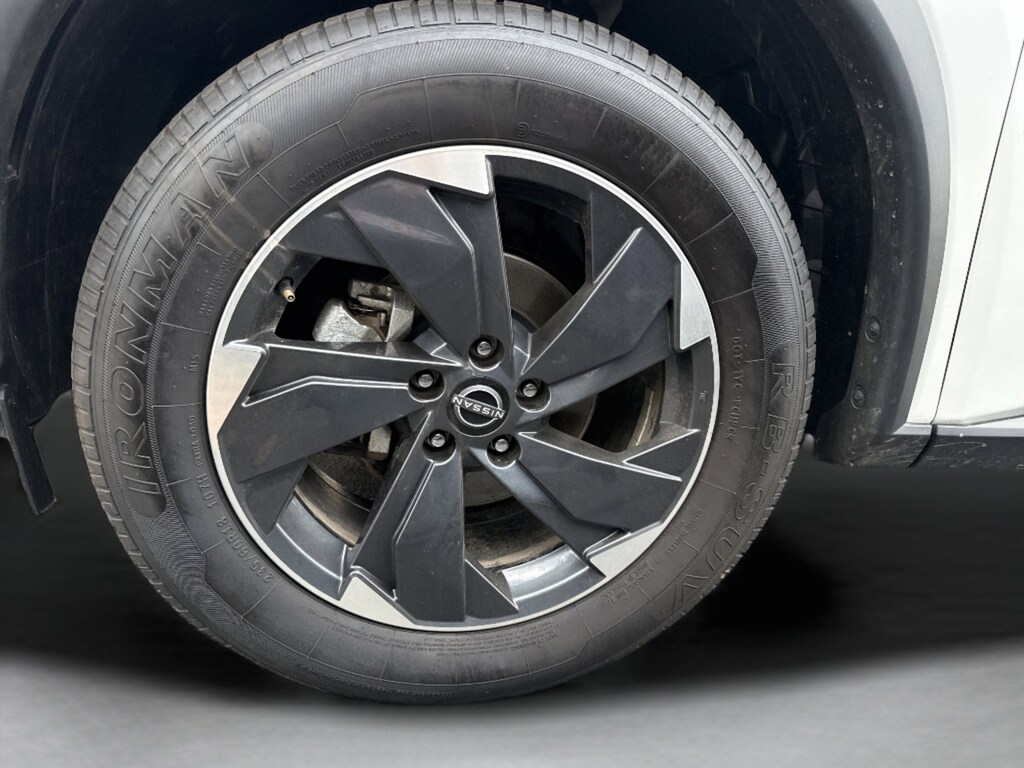Used 2025 Nissan Rogue SV