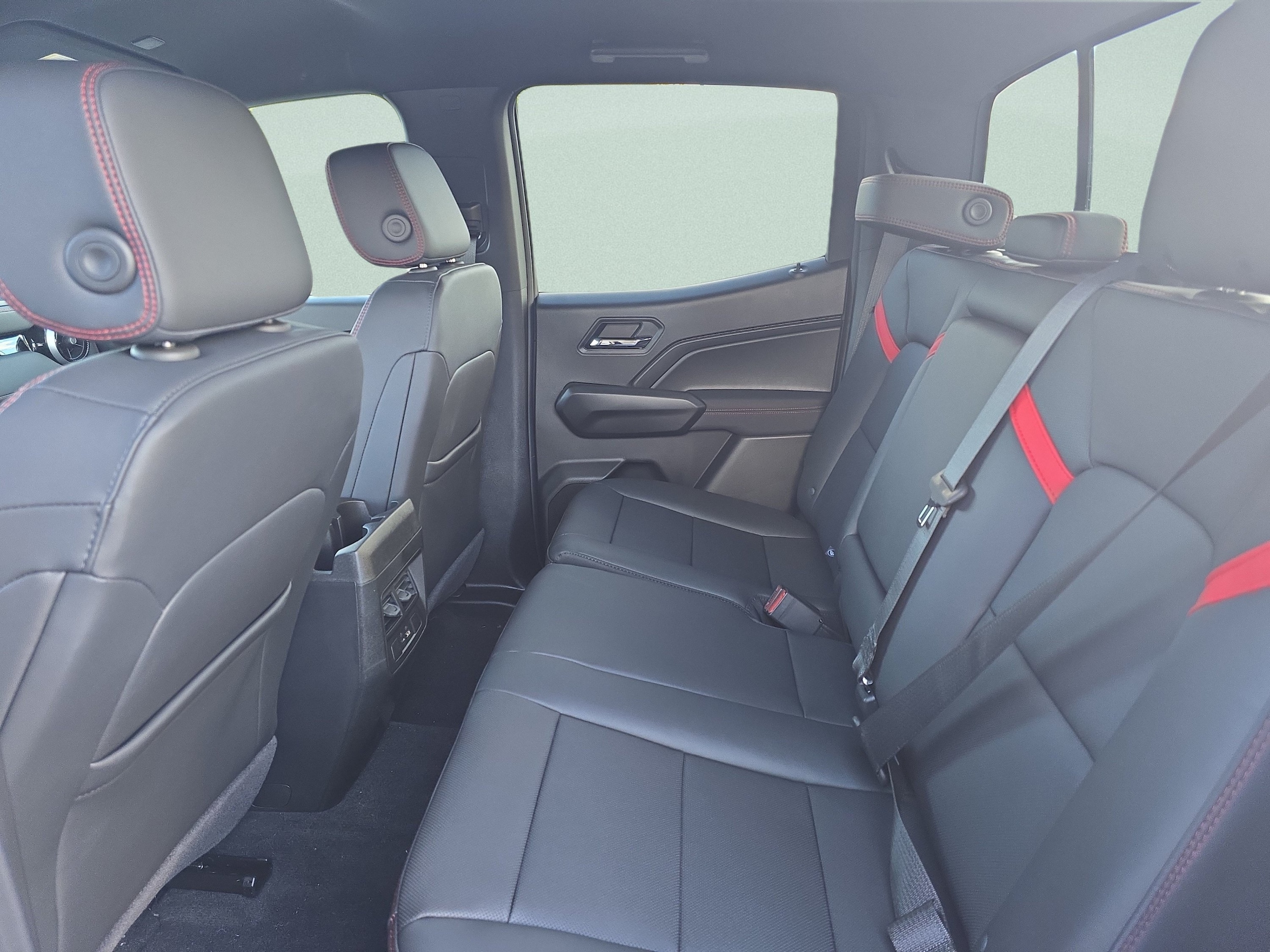 2026 Chevrolet Colorado Z71 - Photo 18
