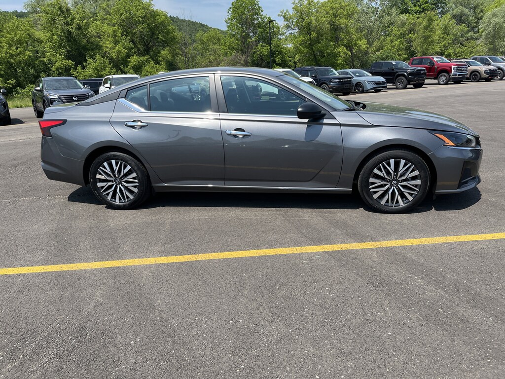 Used 2025 Nissan Altima SV FWD Sedan