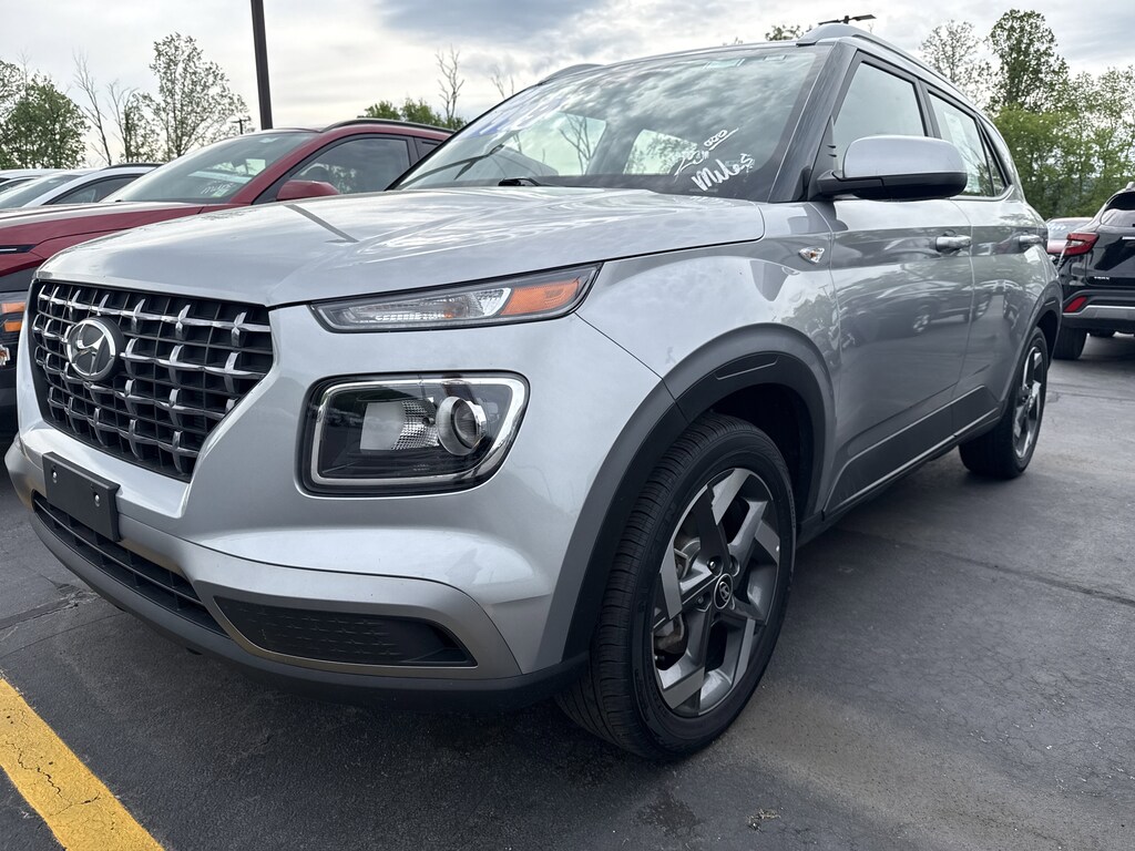 Used 2025 Hyundai Venue SEL