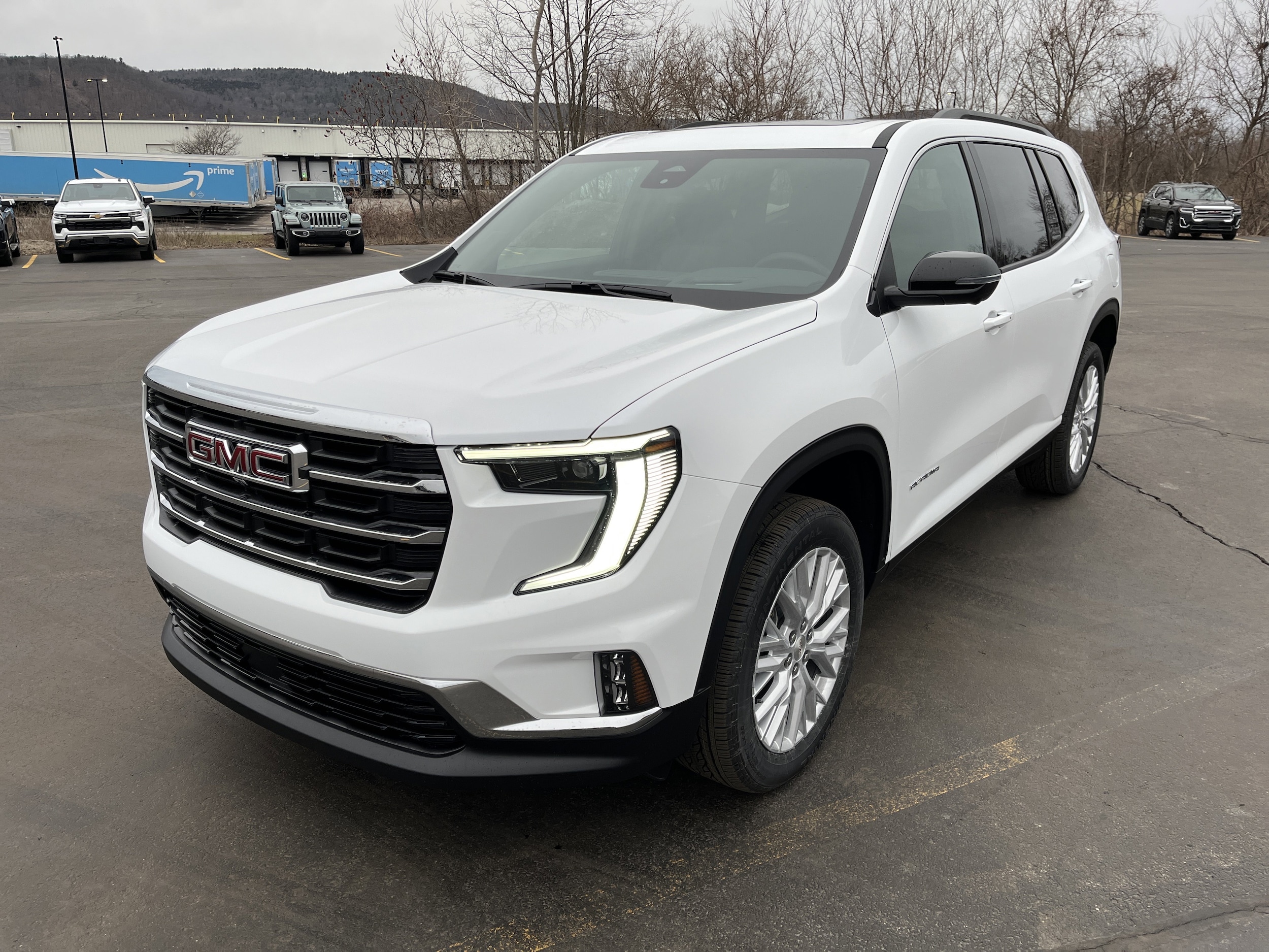 2026 GMC Acadia Elevation's photo