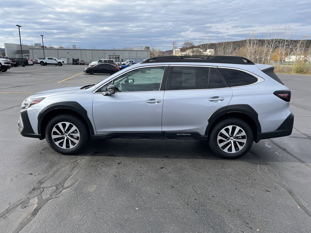 Used 2025 Subaru Outback Premium SUV