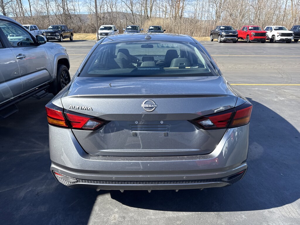 Used 2025 Nissan Altima SV FWD Sedan