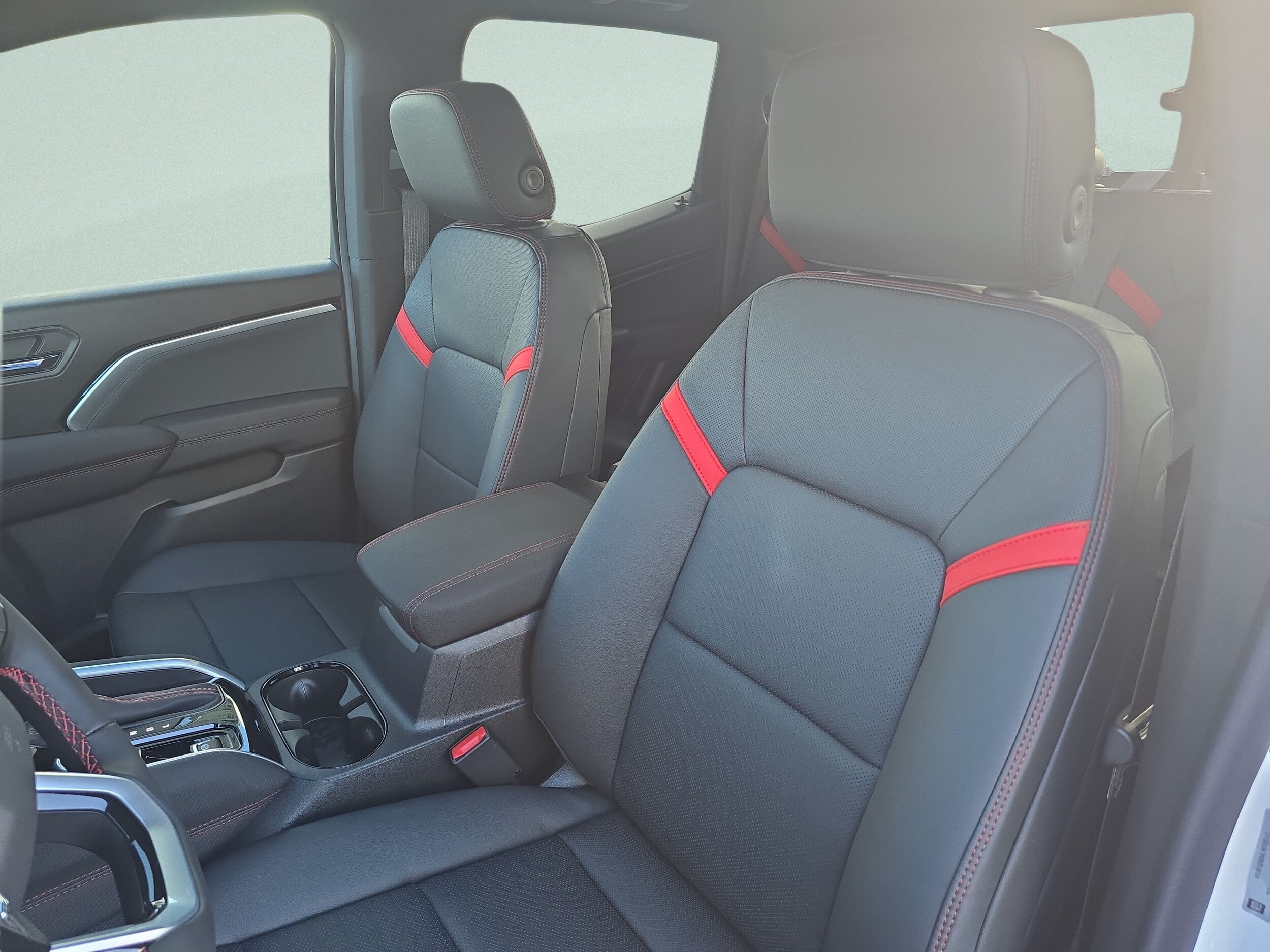 2026 Chevrolet Colorado Z71 - Photo 11