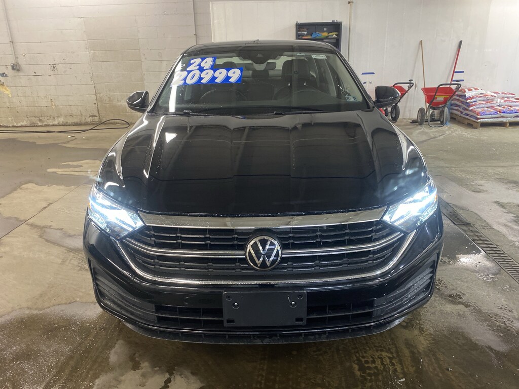 Used 2024 Volkswagen Jetta SE