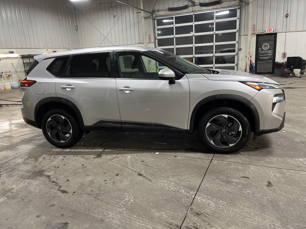 Used 2024 Nissan Rogue SV