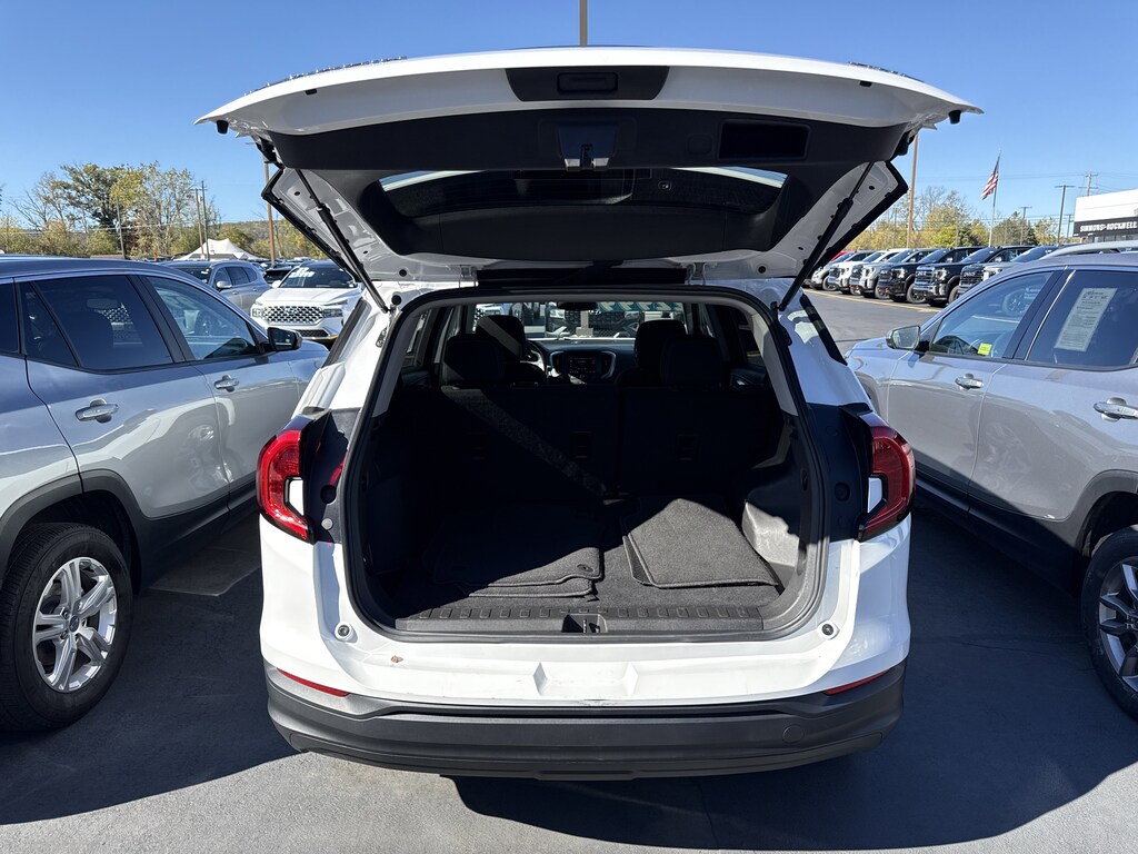 Used 2024 GMC Terrain SLE SUV