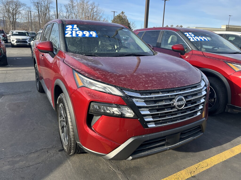 Used 2025 Nissan Rogue SV